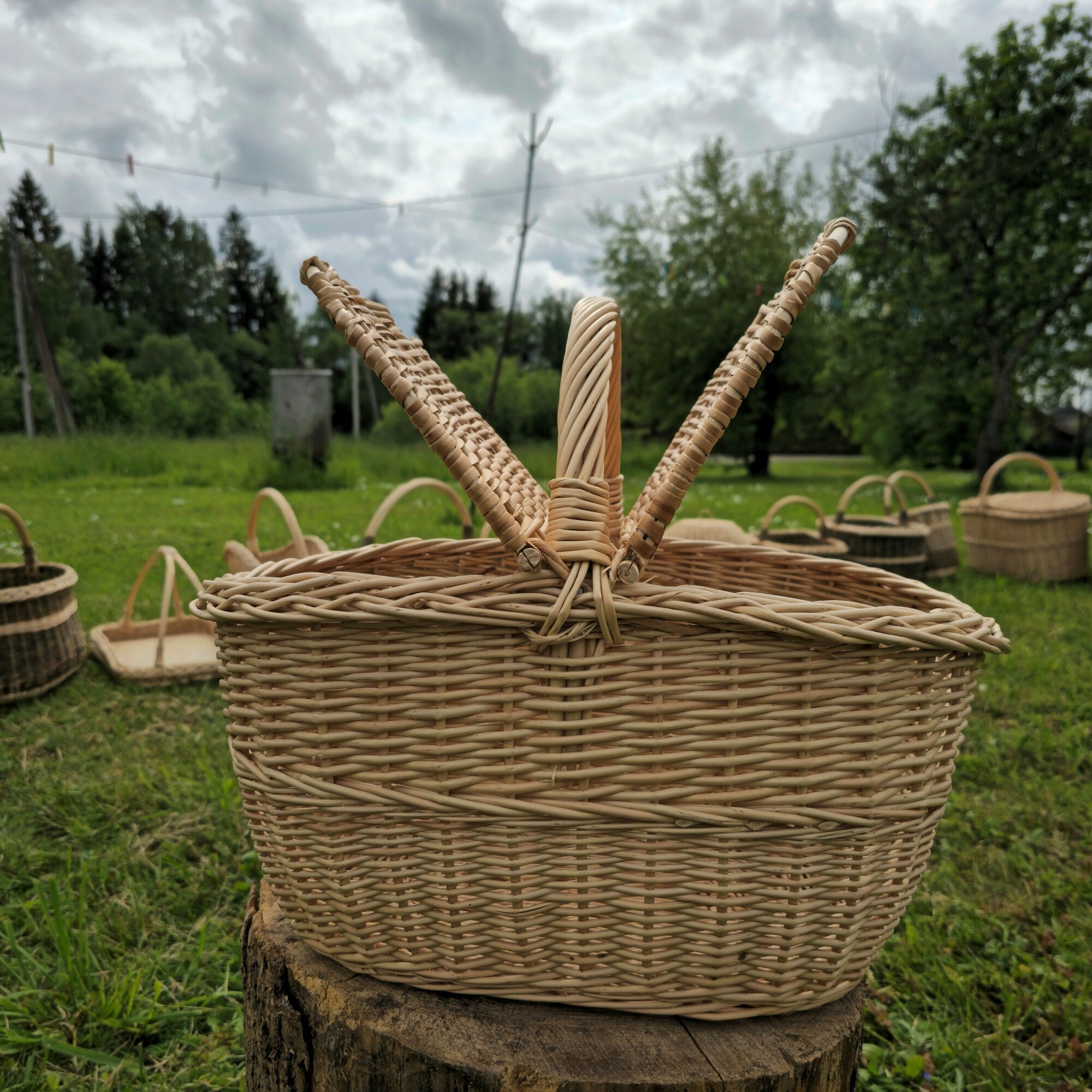 Wicker picnic basket 022b