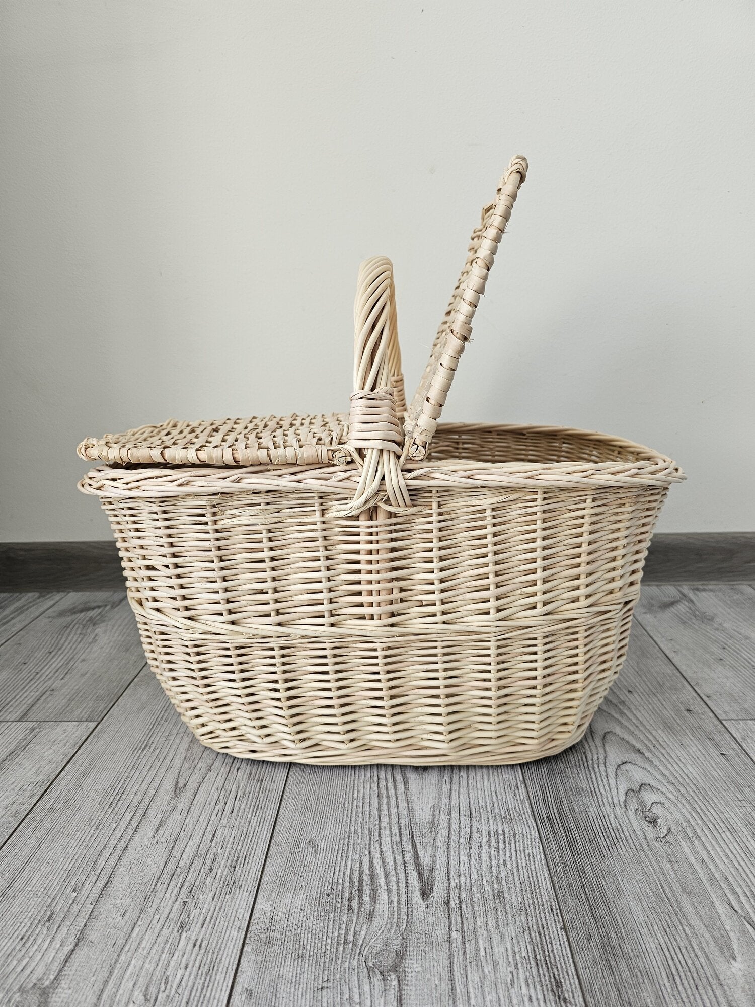 Wicker picnic basket 022b