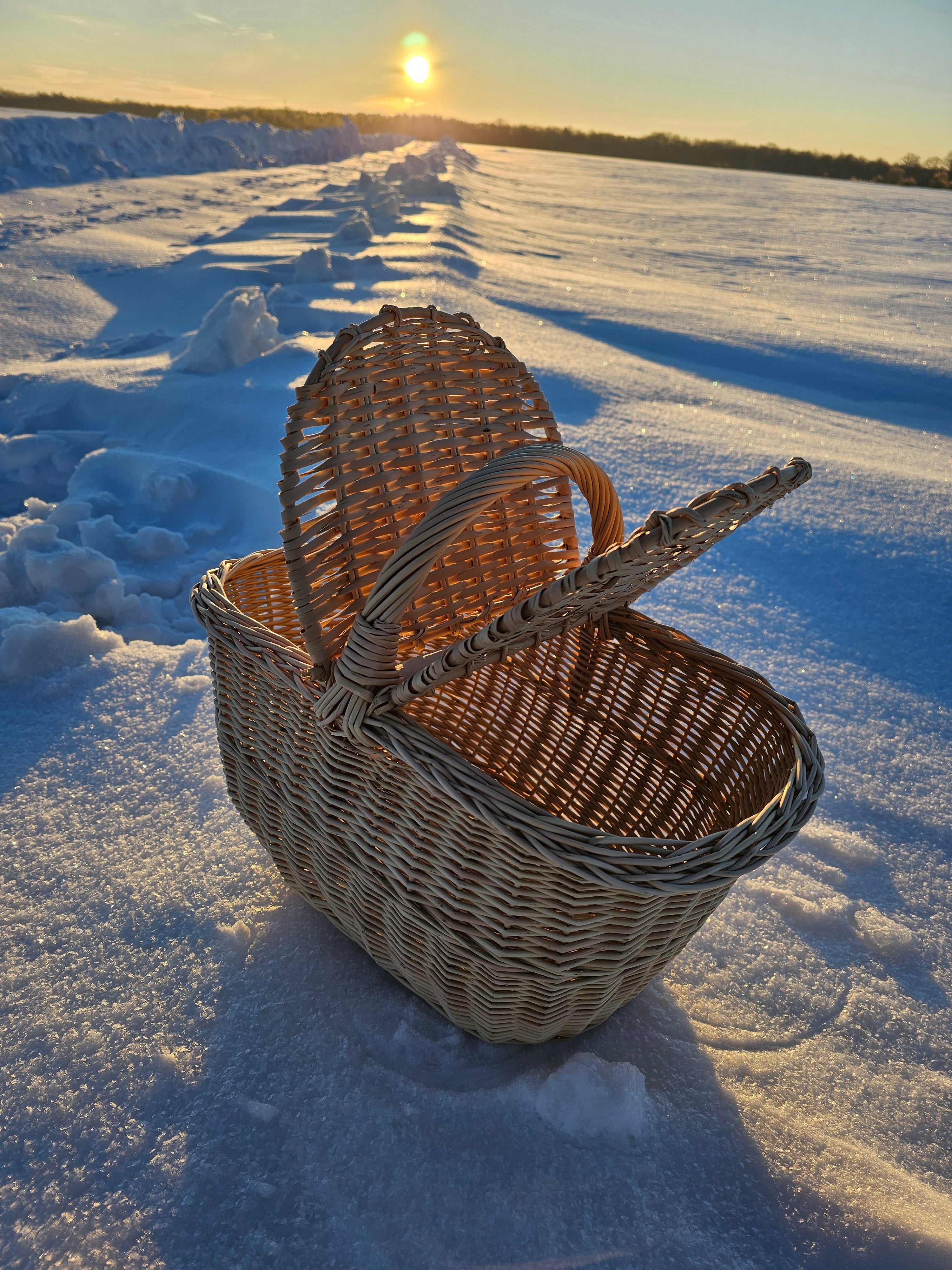 Wicker picnic basket 022b