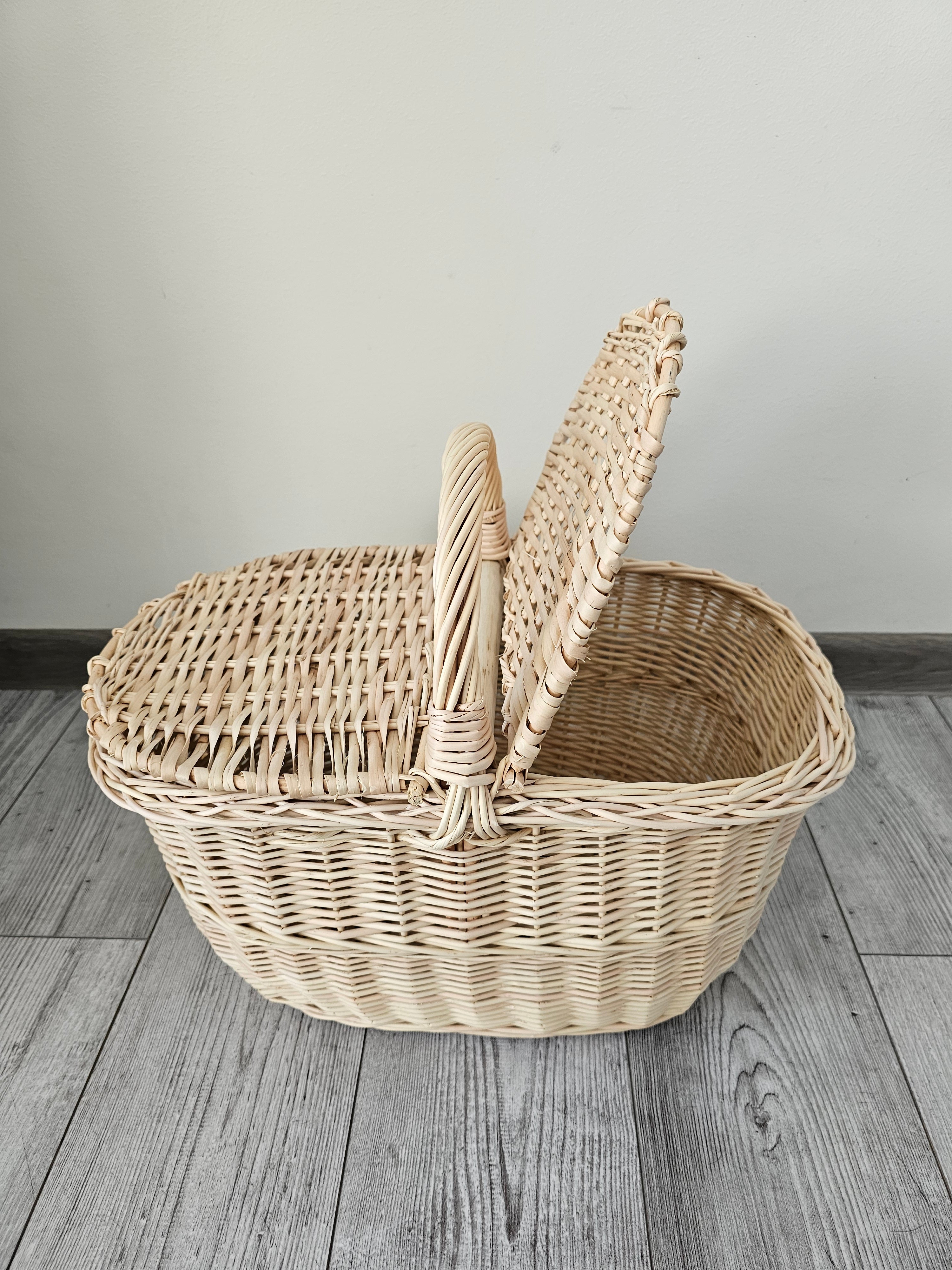 Wicker picnic basket 022b