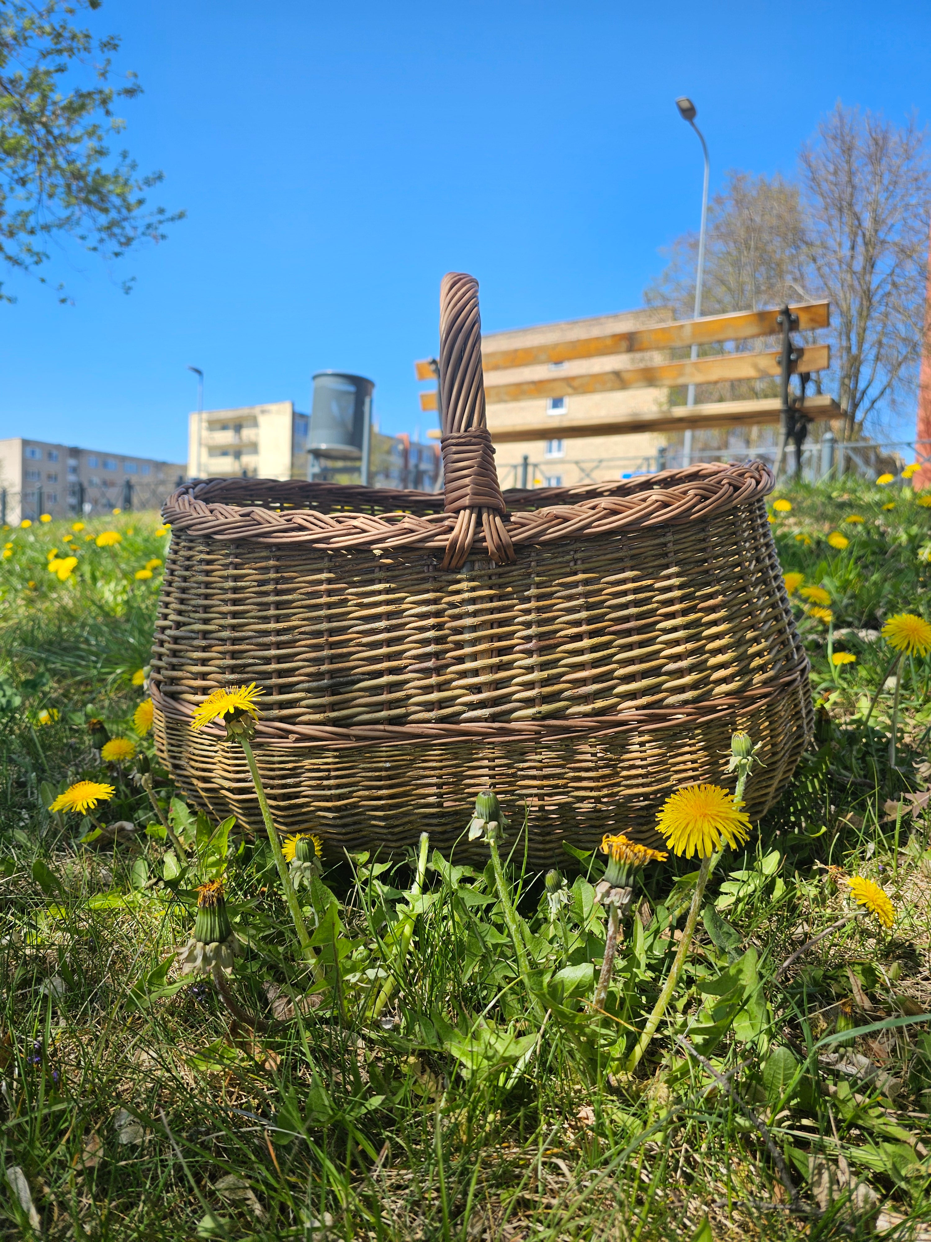 Large wicker basket 047b