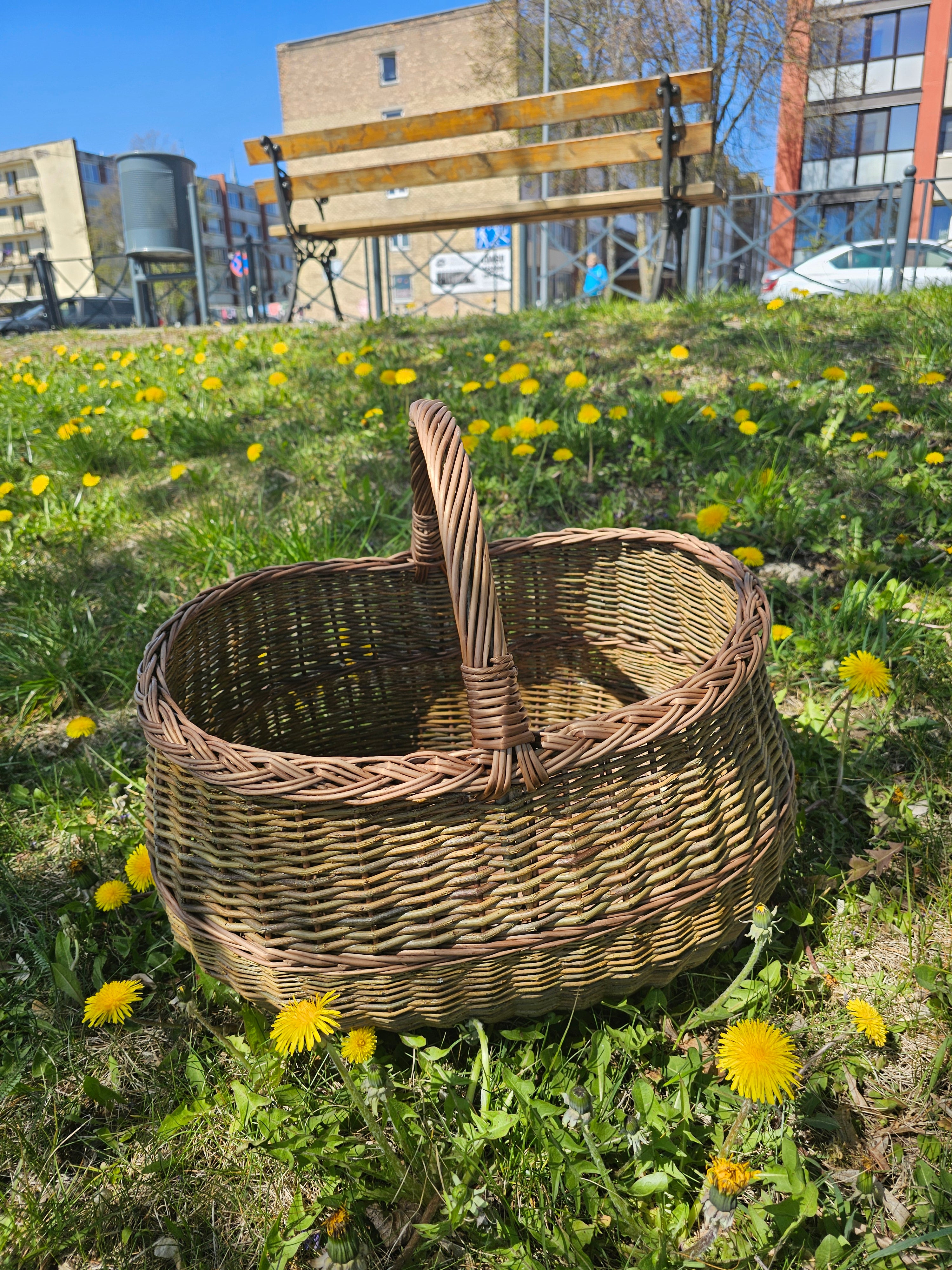 Large wicker basket 047b