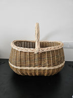 Large wicker basket 047b