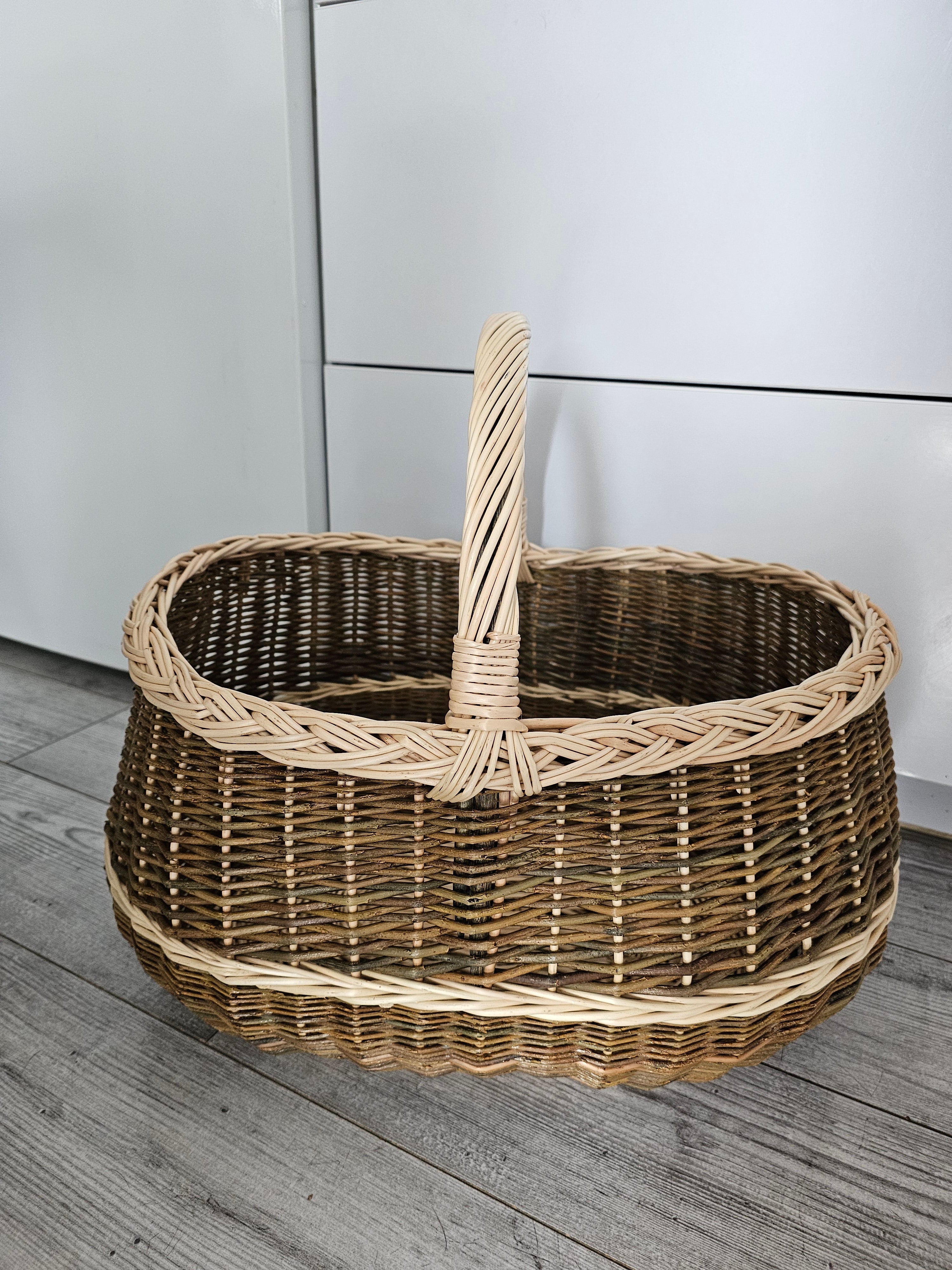 Large wicker basket 047b