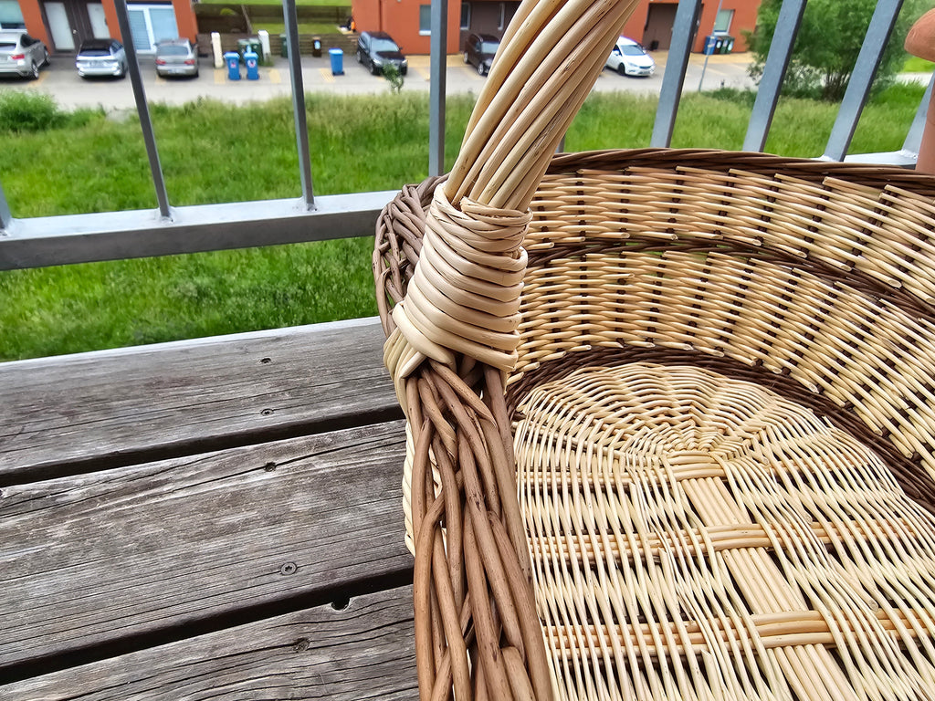 Extra Large Wicker Basket — base of the weave