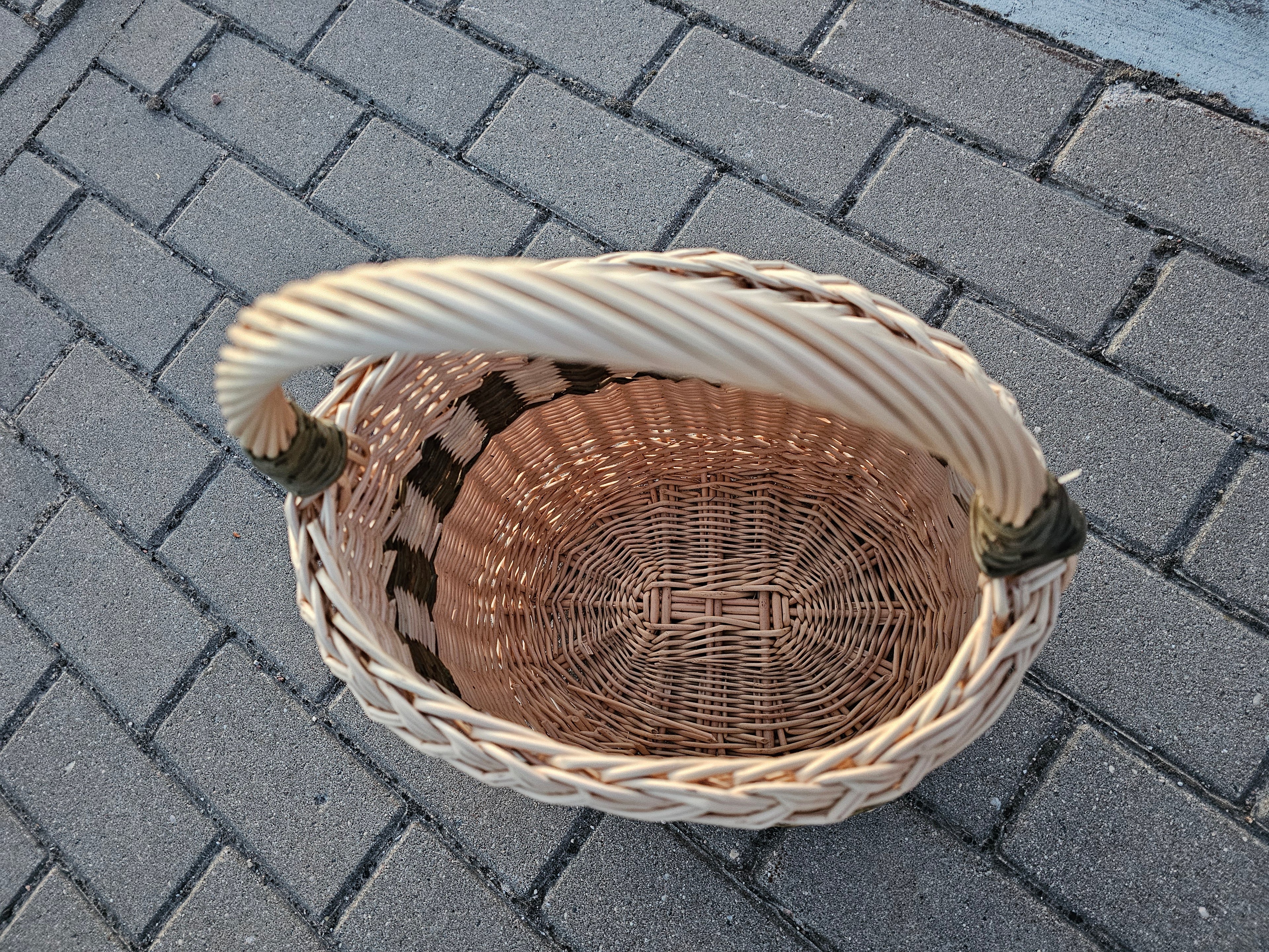 Wicker basket 015b