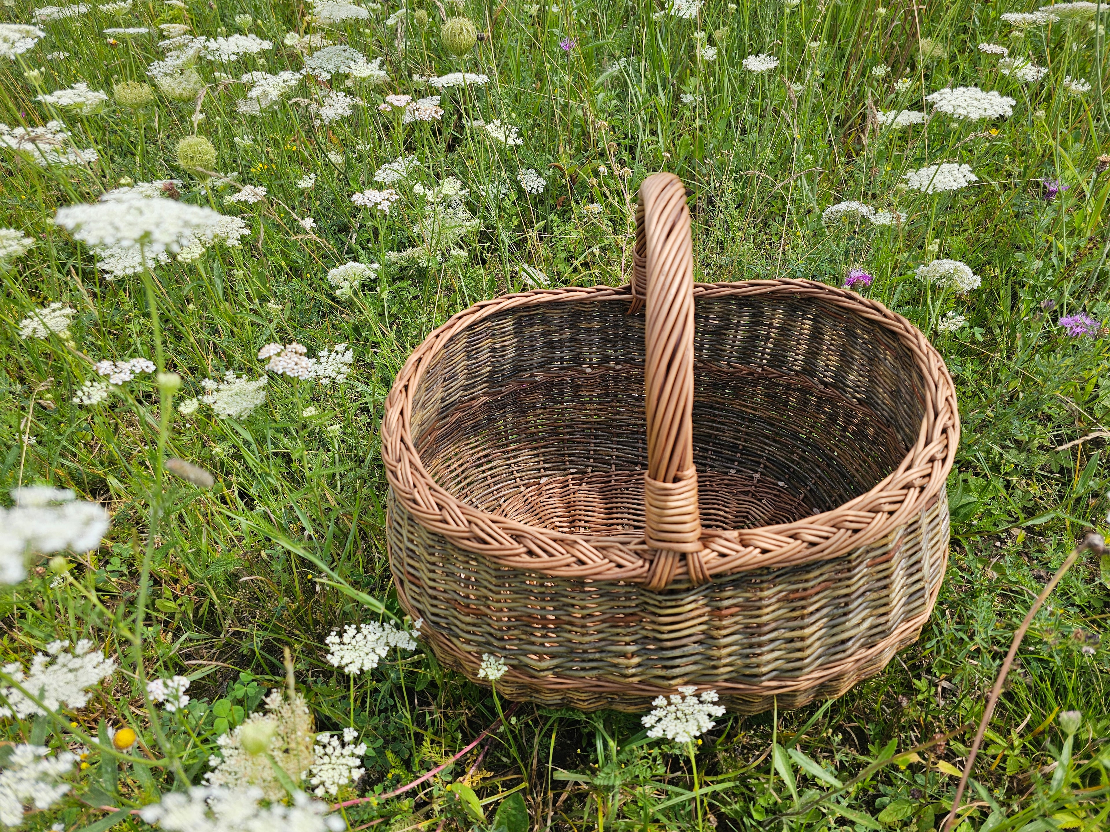 Large wicker basket 047b