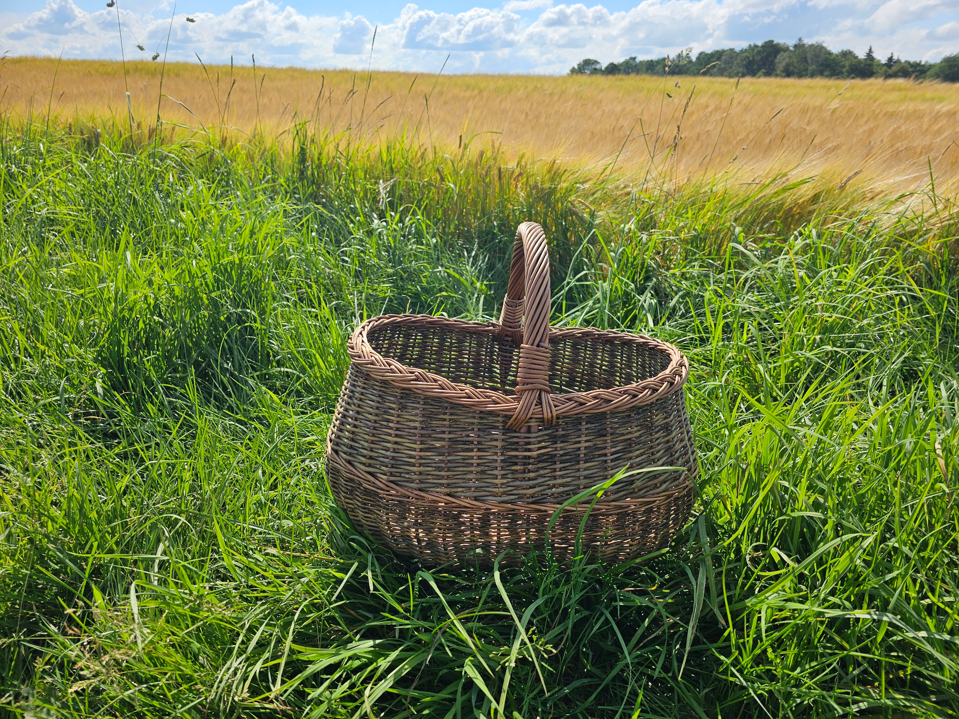Large wicker basket 047b