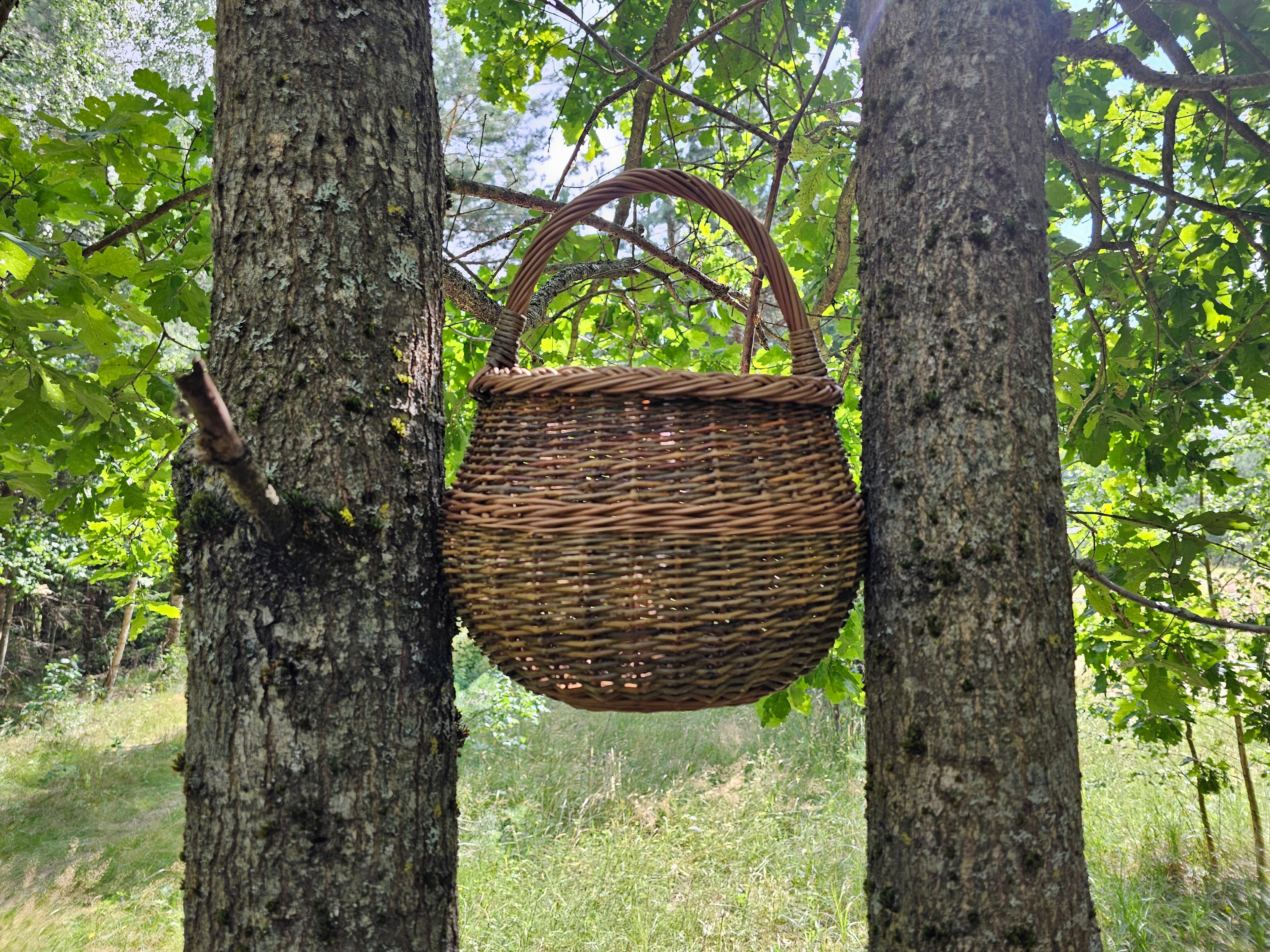 Wicker basket 049b
