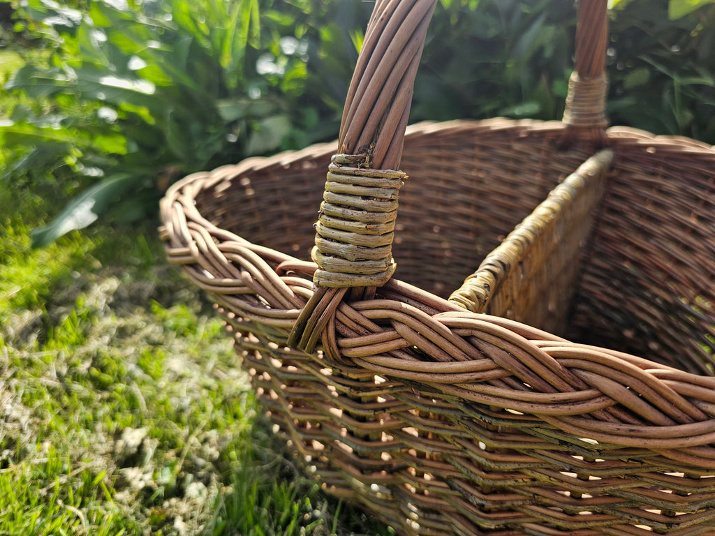 Wicker Picnic Basket with Divider — handle and rim detail