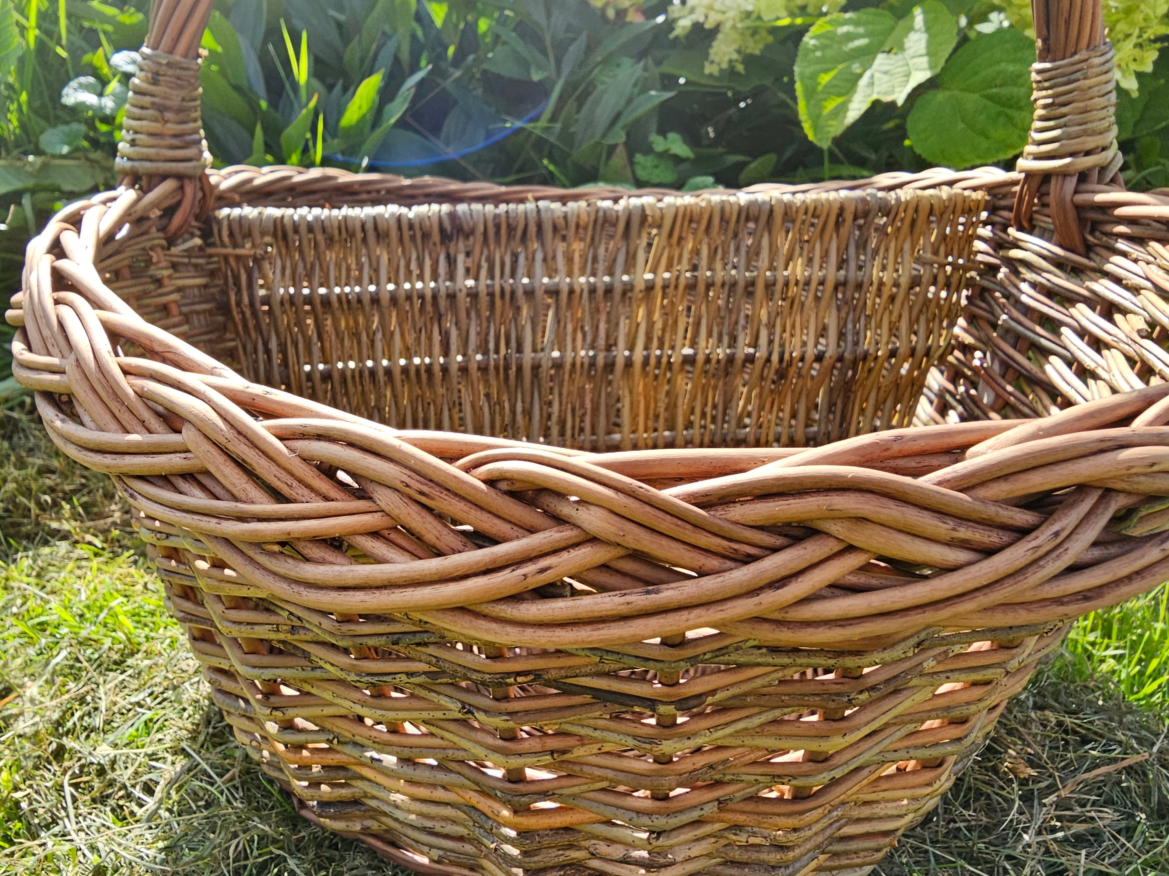 Wicker Picnic Basket with Divider — view 9