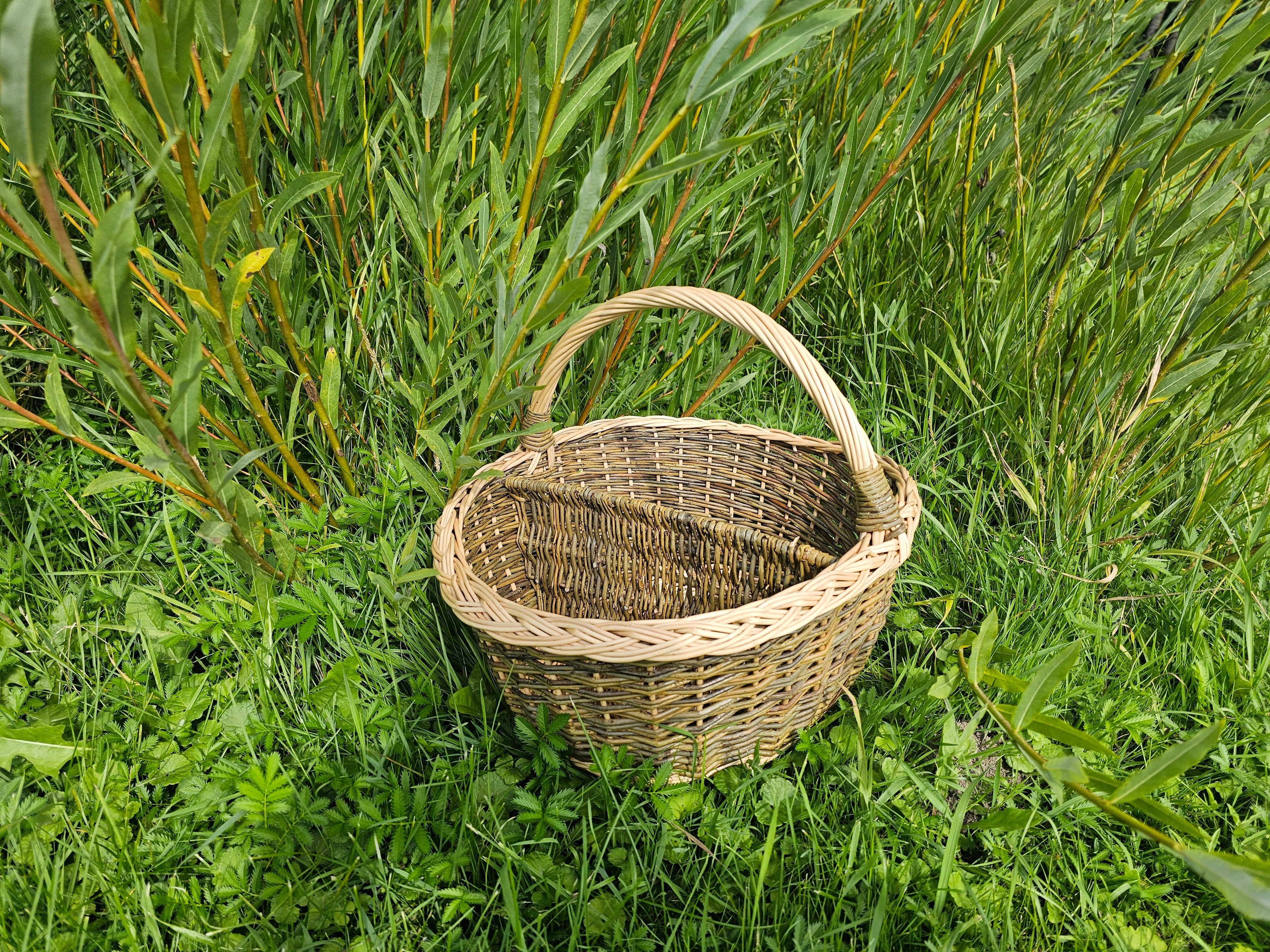 Wicker Picnic Basket with Divider — view 11