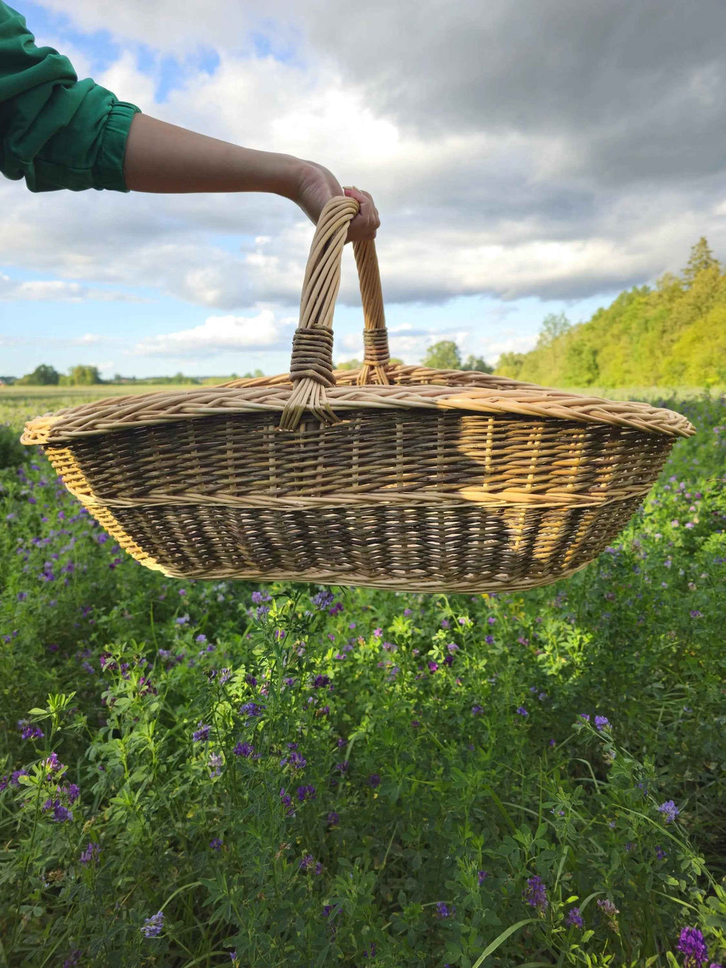 Extra Large Wicker Basket — handle and rim detail