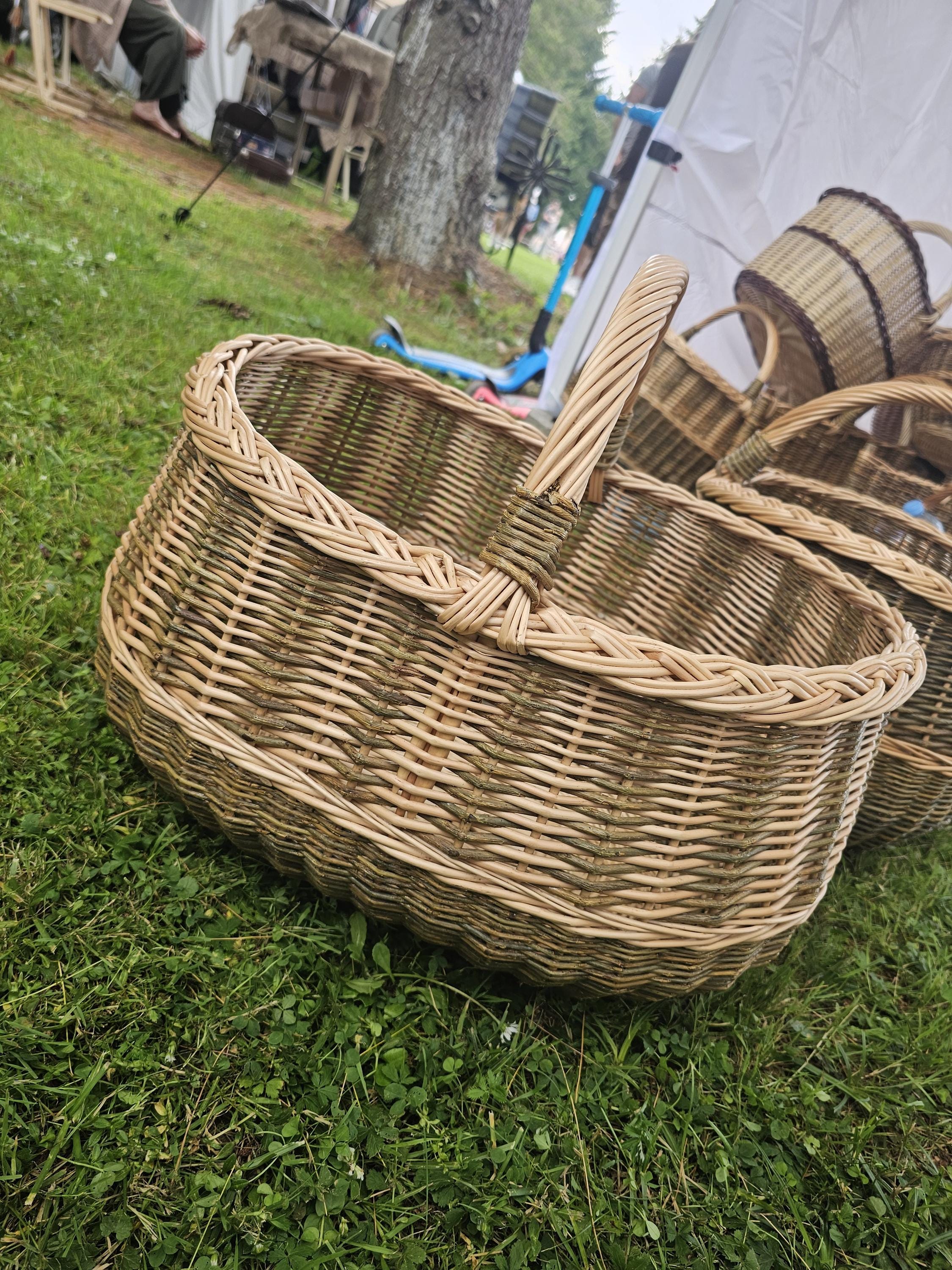Round Willow Harvest Basket — unpeeled/gold 2