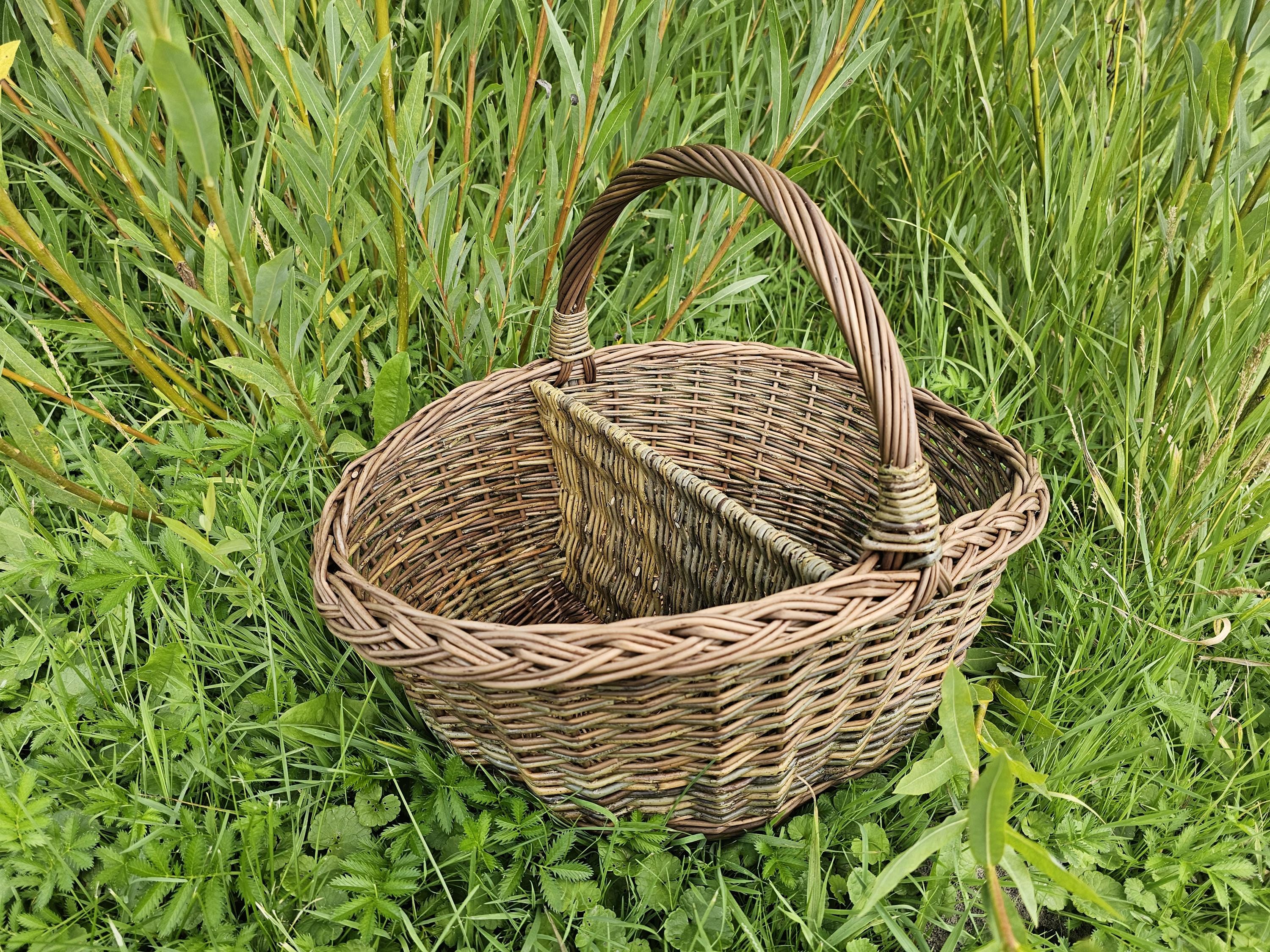 Two-Tone Picnic Basket with Divider — unpeeled/brown