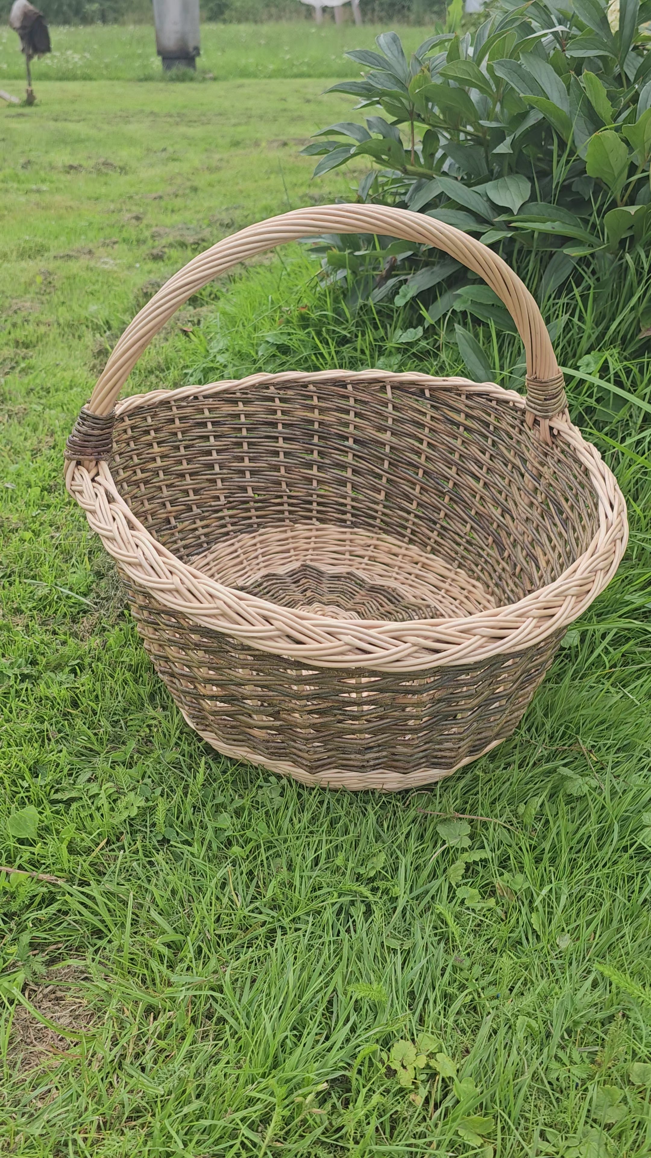 Wicker basket 045b